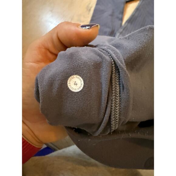Lululemon Reveal Tight *Mesh Stripes Titanium size 4 - Picture 8 of 8